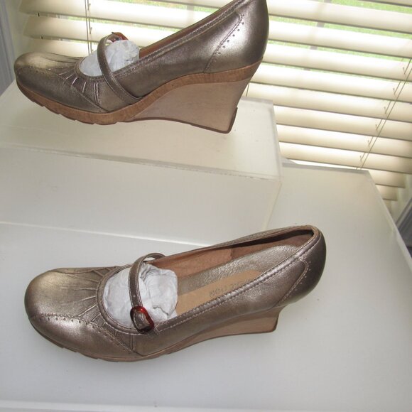 Kenneth Cole Reaction "Cede the Way" Bronze Wedge Heels Size 8 | Mary Jane - Picture 3 of 6